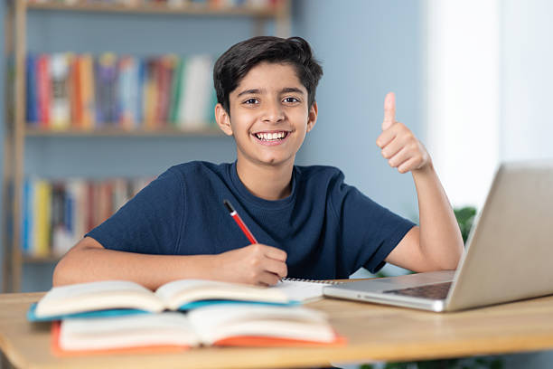 online learning vs traditional classroom